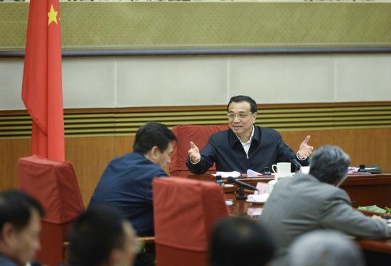 李克强:积极发展清洁能源 推动改善环境质量