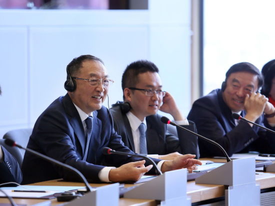 图文正在法国访问的中国企业家俱乐部代表团团长柳传志 图文正在法国访问的中国企业家俱乐部代表团团长柳传志